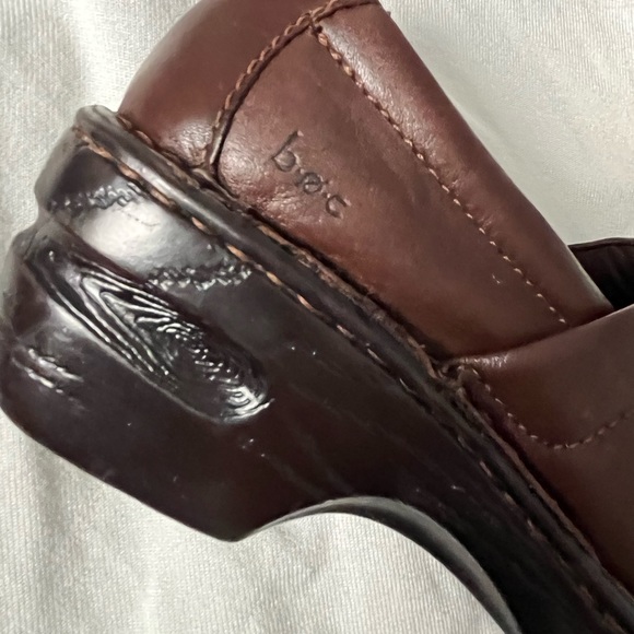 B.o.c. Brown Leather Clog - Picture 2 of 8